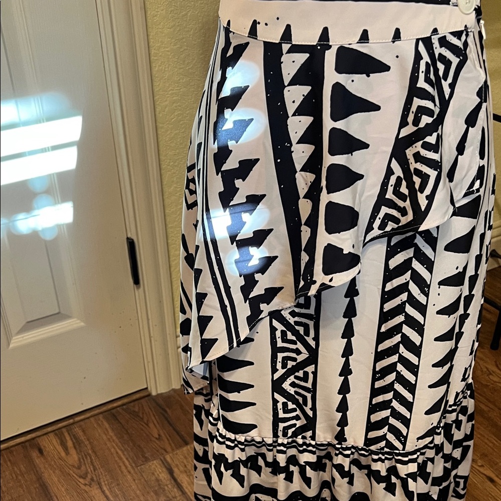 NWOT G by Giuliana Black and White Geometric Midi Skirt